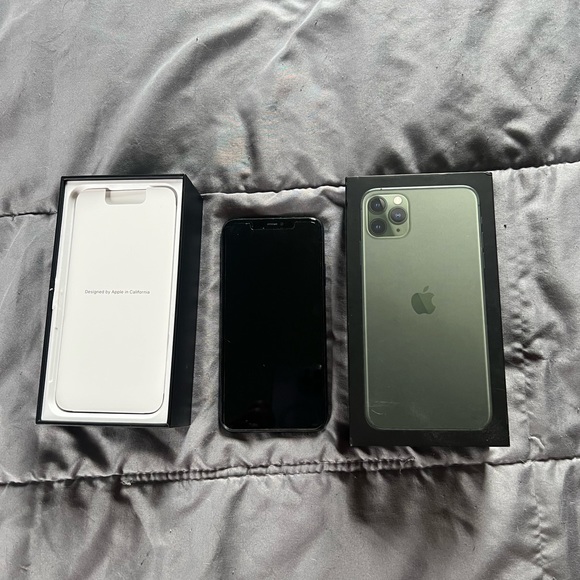 Apple 11 pro max 256 gig in midnight green. - Picture 4 of 4